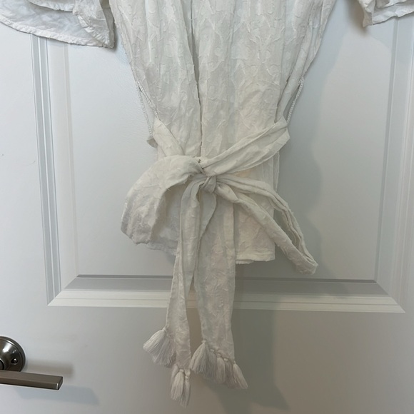 Roller Rabbit Tunic Notch Collar Tassel Belted White Cotton Flutter Sleeve Top - Picture 13 of 14